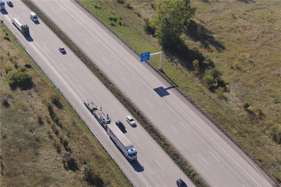Vor allem die Sicherheitsabstände bei Lkw waren im Fokus der Polizei. -/Polizeiinspektion Magdeburg/dpa