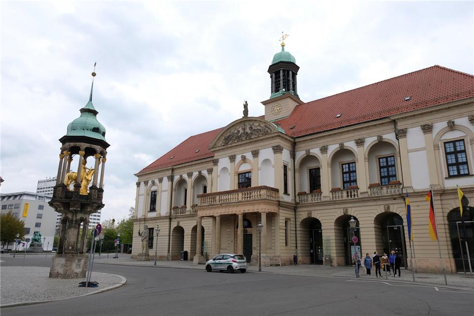 Vor allem die kreisfreien Städte wie hier Magdeburg sind in Sachsen-Anhalt stark verschuldet. (Archivbild) Sebastian Willnow/dpa
