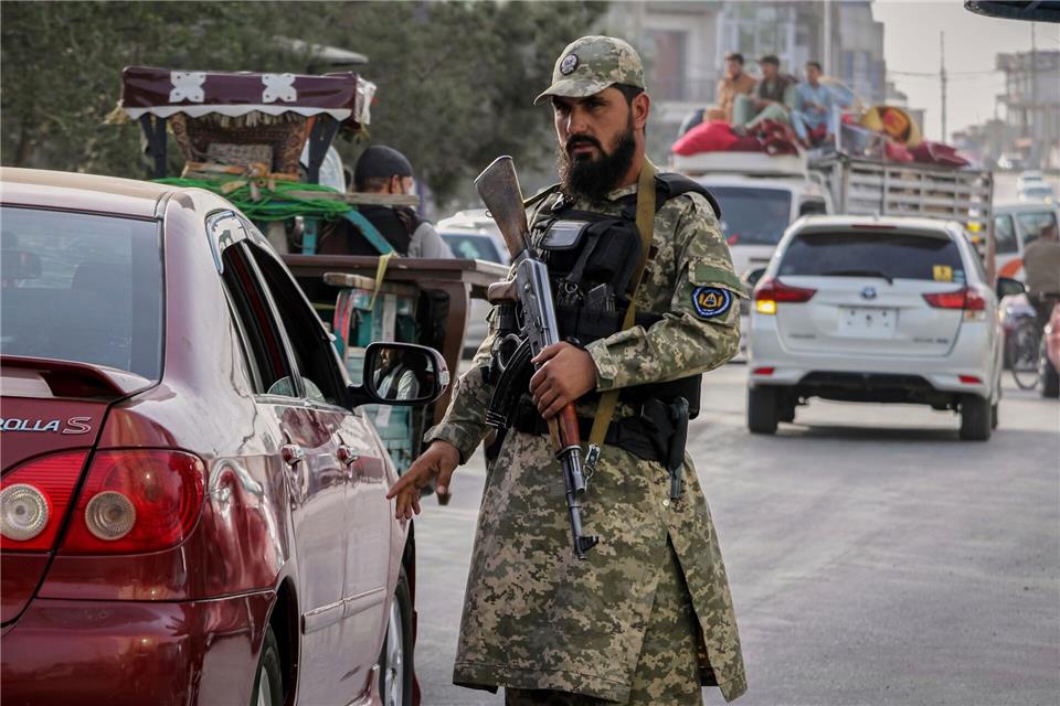 Vor allem für Frauen sind die Lebensbedingungen in Afghanistan seit der erneuten Machtübernahme durch die Taliban im August 2021 schwierig. (Archivfoto)Siddiqullah Alizai/AP/dpa