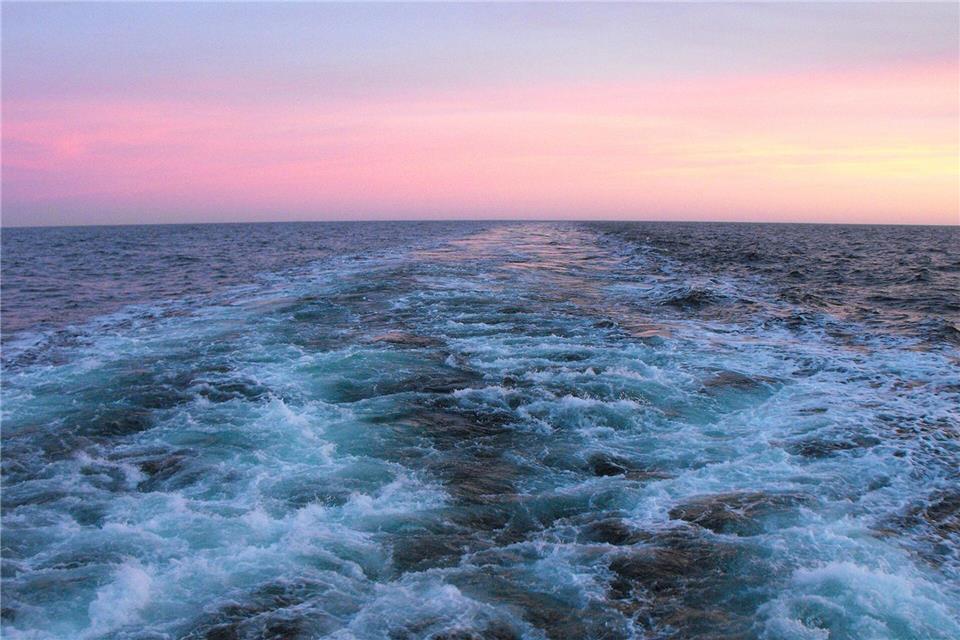Vor allem große Schiffen wirbeln mit ihrem Kielwasser das Meer kräftig auf. Ronja Strehlau/CAU/dpa