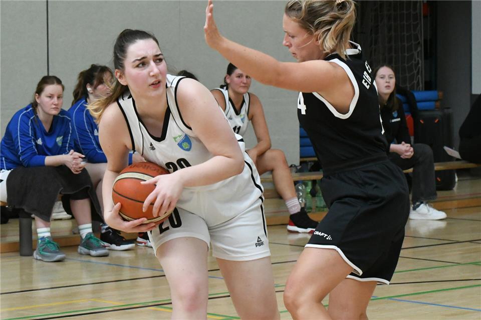 Vor allem im Schlussabschnitt gegen den Hülser SV stellte die Borkenerin Pia Kittel (links) ihre Klasse unter Beweis. Insgesamt kam sie auf 18 Punkte, ihr RSV auf satte 82.