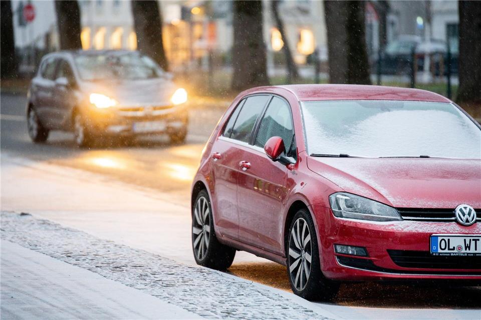 Vor allem in Baden-Württemberg und Franken soll es kräftig schneien. (Archivbild)Hauke-Christian Dittrich/dpa