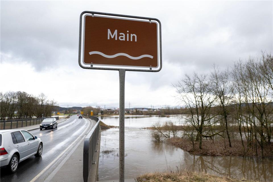 Vor allem in Nordbayern gibt es Überschwemmungen.Pia Bayer/dpa