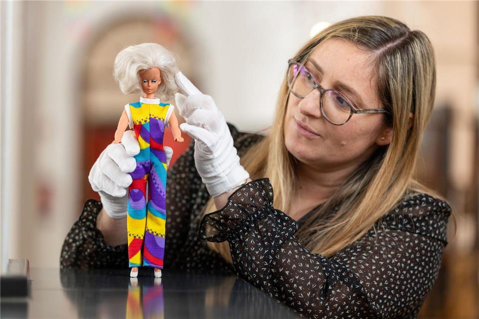 Vor allem in Privatsammlungen und Museen sieht man die DDR-Modepuppe heute noch - etwa im Deutschen Spielzeugmuseum in Sonneberg. Michael Reichel/dpa