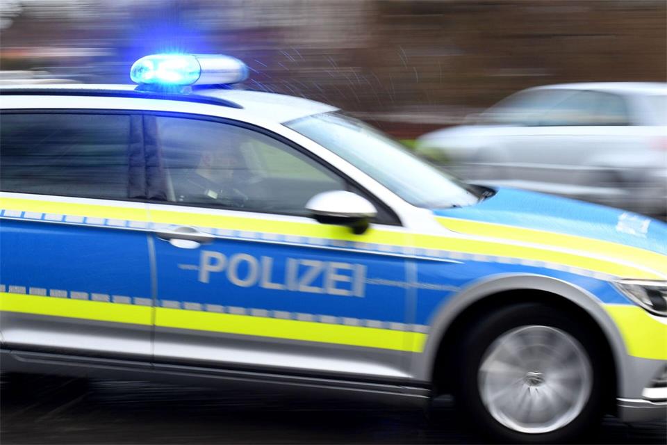 Vor allem in Schleswig-Holstein sind die Tankkosten der Polizei gestiegen. (Symbolbild)Carsten Rehder/dpa