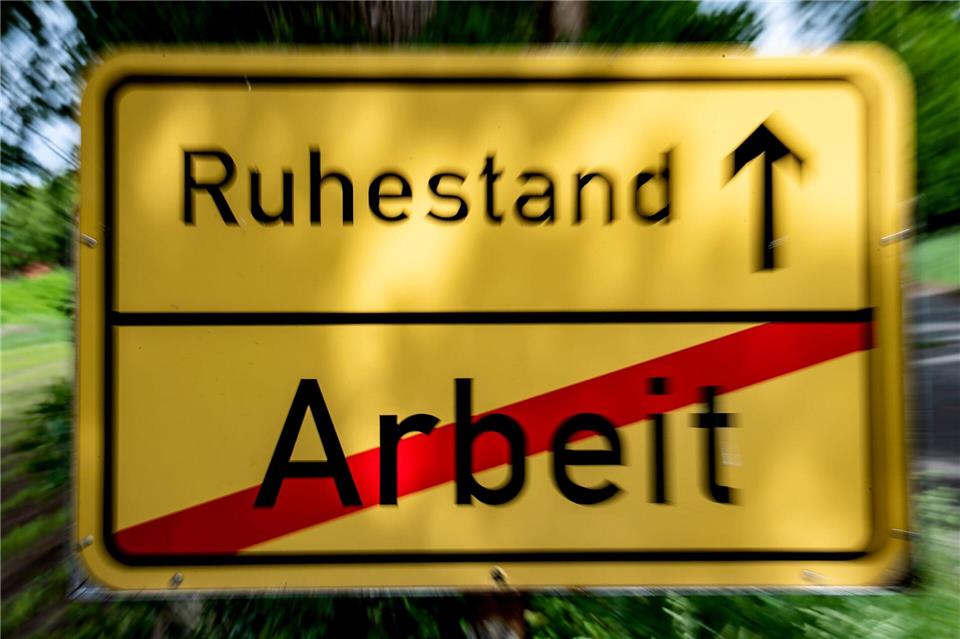 Vor allem in den ostdeutschen Bundesländern blicken die Menschen mit Sorge auf die finanzielle Situation im Ruhestand. (Symbolbild)Sina Schuldt/dpa