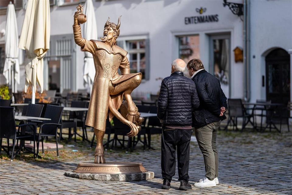 Vor allem in den sozialen Medien war die Kritik an der Figur aufgekommen. Christoph Schmidt/dpa