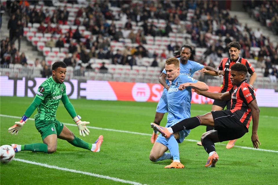 Vor allem in der Anfangsphase lieferten sich beide Teams ein umkämpftes Duell.Philippe Magoni/AP/dpa