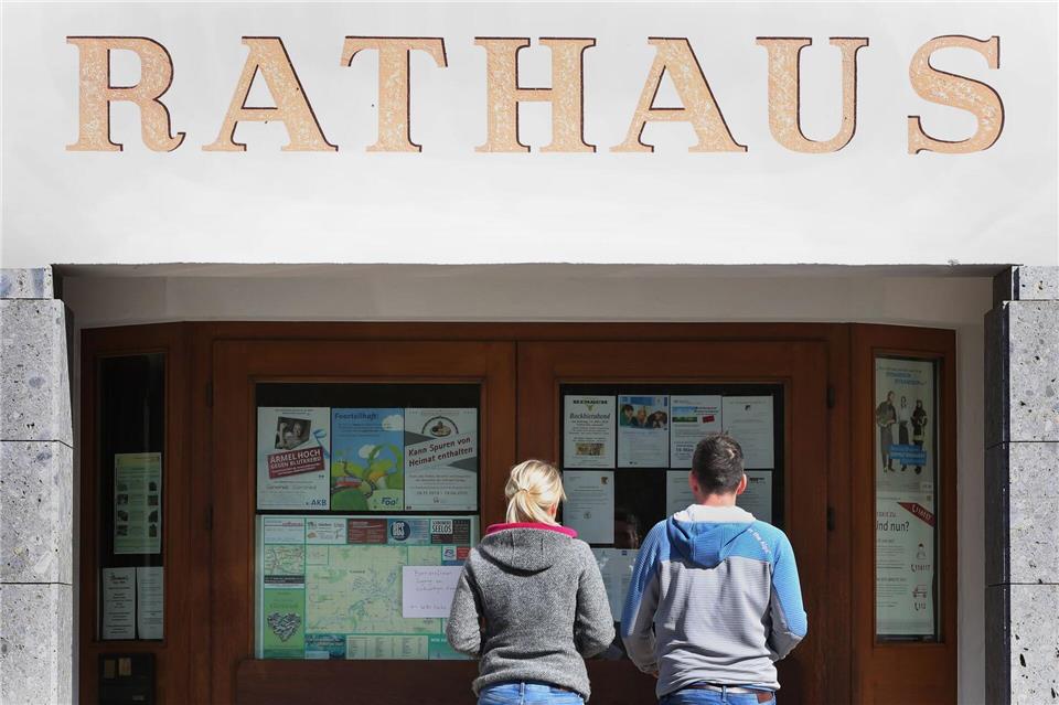 Vor allem in kleineren Gemeinden arbeiten ehrenamtliche Bürgermeister in den Rathäusern. (Symbolbild)Karl-Josef Hildenbrand/dpa