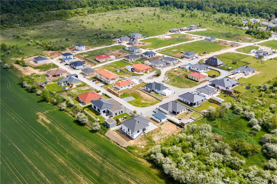 Vor allem in ländlichen Regionen Sachsen-Anhalts ist der Kauf eines Einfamilienhauses vergleichsweise gut finanzierbar. (Symbolbild) Jan Woitas/dpa-Zentralbild/ZB
