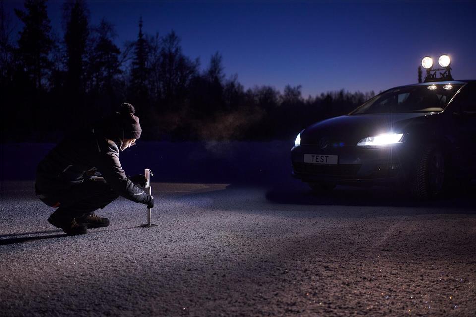 ADAC testet Winterreifen: Hälfte ist nicht empfehlenswert Vor allem sehr günstige Winterreifen könnten laut ADAC ein Sicherheitsrisiko darstellen.ADAC/Marc Wittowski/dpa-tmn