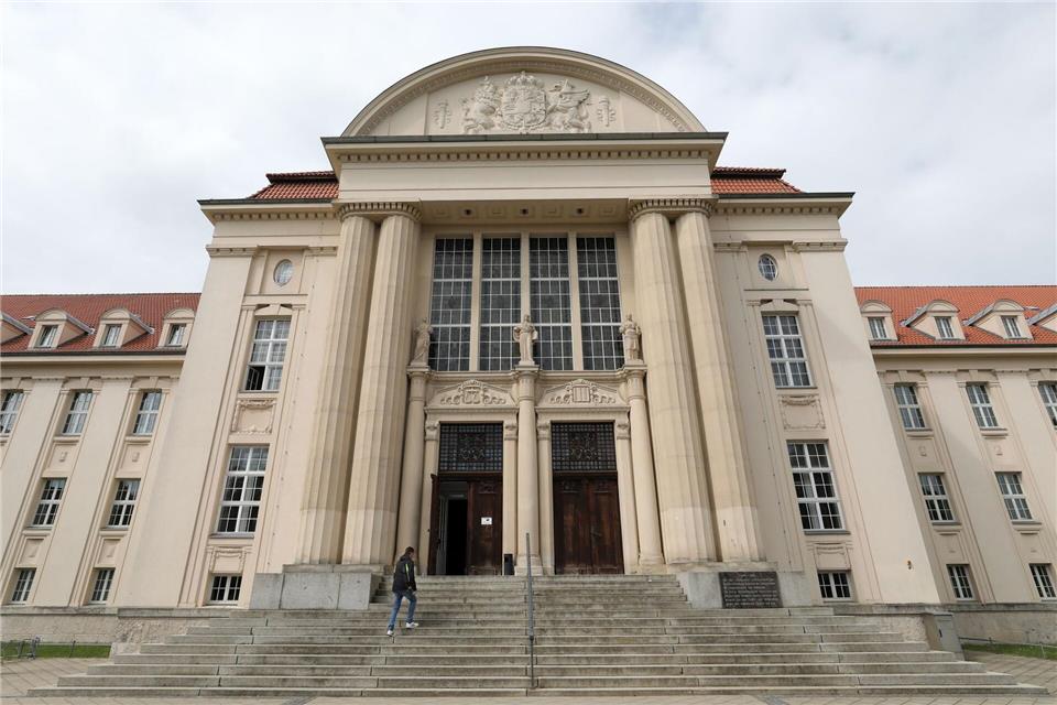 Prozess um mutmaßlichen Aschenbecherwurf auf AfD-Politiker  Vor dem Amtsgericht Schwerin beginnt am Montag der Prozess um einen mutmaßlichen Aschenbecherwurf auf einen AfD-Landtagsabgeordneten.Bernd Wüstneck/dpa-Zentralbild/dpa