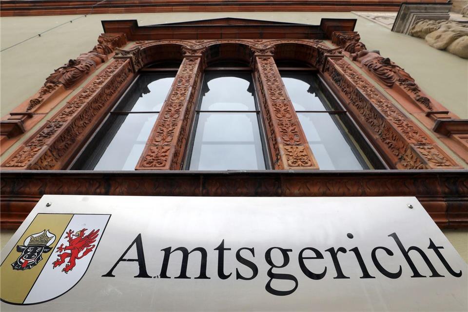 Vor dem Amtsgericht in Wismar waren zwei Jugendliche am Dienstag verurteilt worden. (Symbolbild)Bernd Wüstneck/dpa