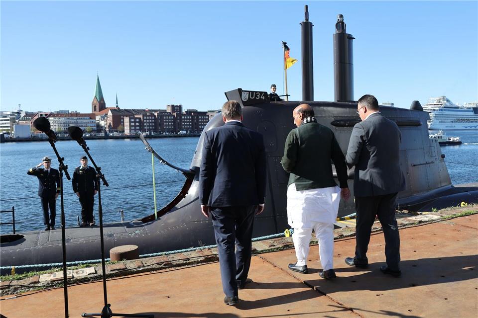 Vor dem Besuch bei TKMS wurde ein 10-Punkte-Plan für eine engere Rüstungskooperation von Indien und Deutschland unterzeichnet, sagte Verteidigungsminister.Christian Charisius/dpa