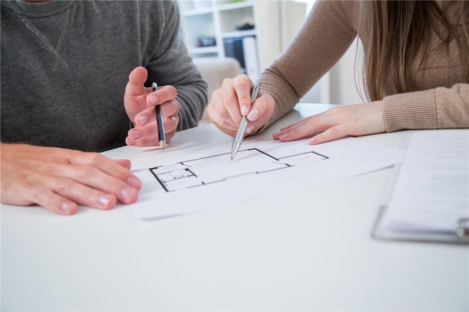 Vor dem Hausbau an die Abdichtung denken: Fehler bei der „Weißen Wanne“ können später kostspielige Schäden verursachen.Christin Klose/dpa-tmn