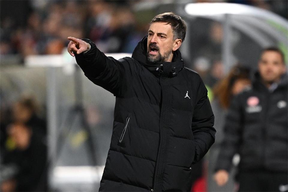 Vor dem Hinspiel im Europa Cup herrscht Optimismus bei den Eintracht-Frauen und Niko Arnautis. (Archivbild)Arne Dedert/dpa