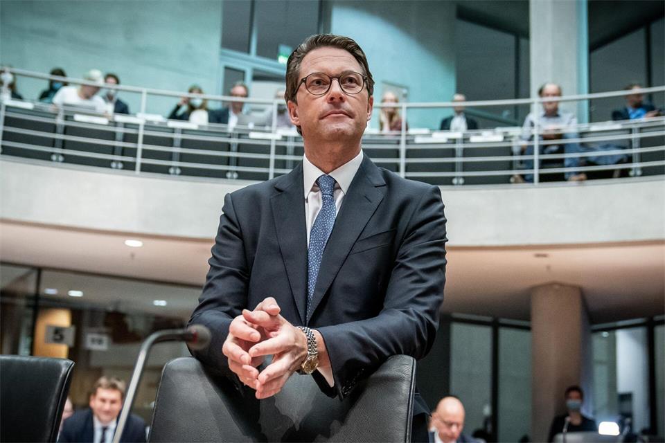 Vor dem Landgericht Berlin beginnt der Prozess gegen den ehemaligen Bundesverkehrsminister Andreas Scheuer. (Archivbild) Michael Kappeler/dpa