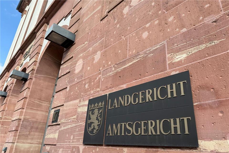 Vor dem Landgericht Hanau wird gegen den Vater des Attentäters von Hanau verhandelt. (Archivbild)Michael Bauer/dpa