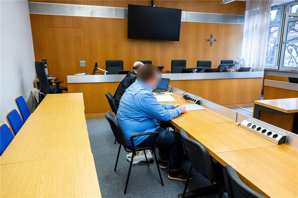 Mann soll Großmutter angezündet haben – Prozessbeginn Vor dem Landgericht Landshut muss sich ein 33 Jahre alter Mann verantworten, der seine Großmutter angezündet haben soll.Armin Weigel/dpa