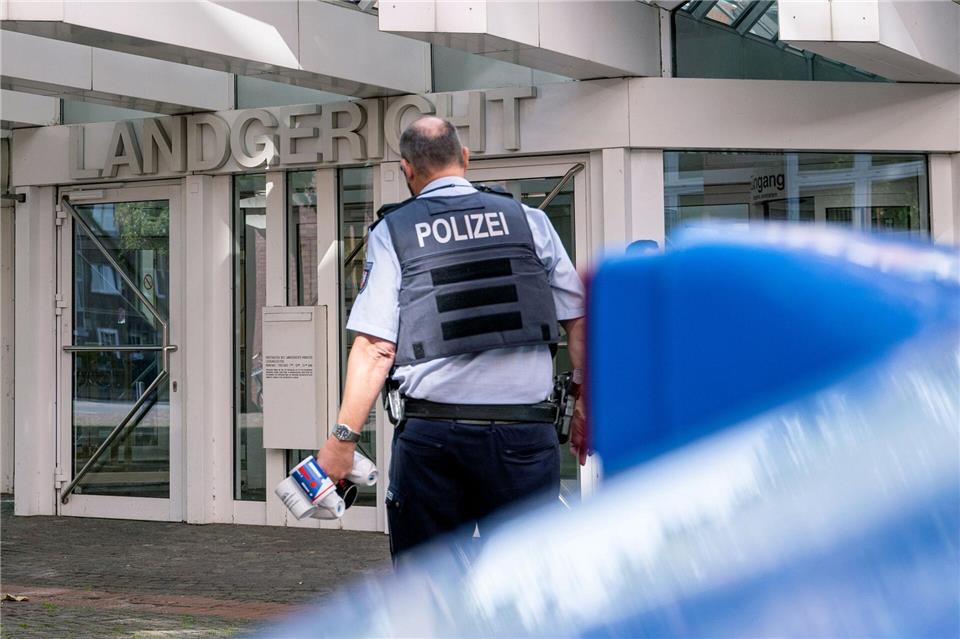 Vor dem Landgericht Münster gab es Urteile zu Zwangsprostitution mit jungen Mädchen. (Archivbild)Guido Kirchner/dpa