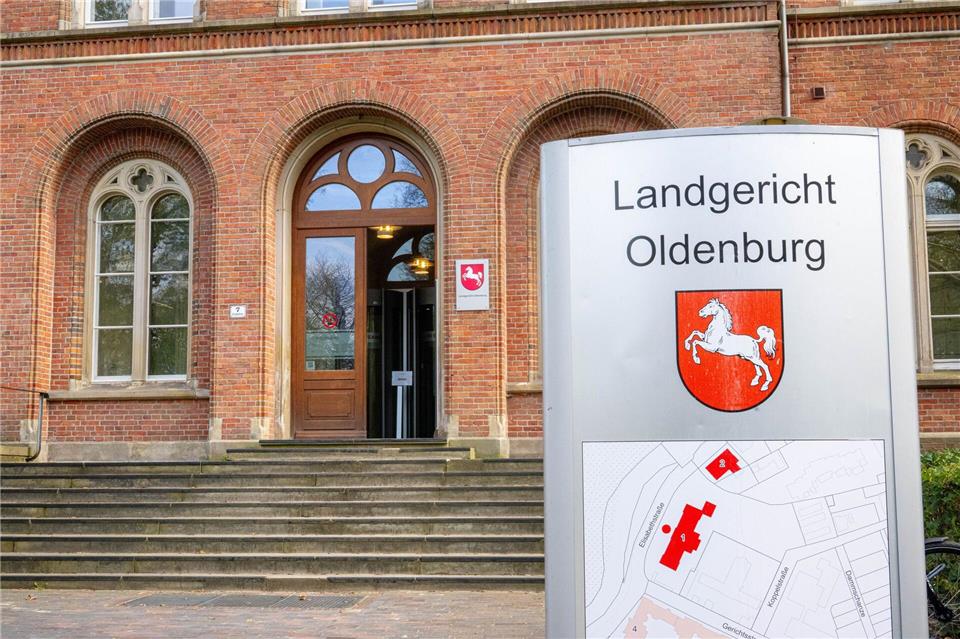 Vor dem Landgericht Oldenburg hat ein Prozess um den gewaltsamen Tod eines Mannes in einer Arbeiterunterkunft begonnen. (Archivbild)Sina Schuldt/dpa