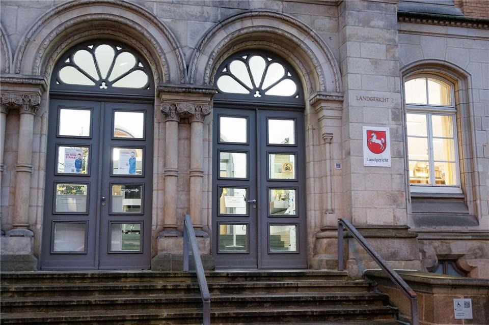 Vor dem Landgericht Osnabrück hat ein Prozess gegen einen Mann begonnen, der seine Ehefrau erstochen haben soll. (Symbolbild)Friso Gentsch/dpa