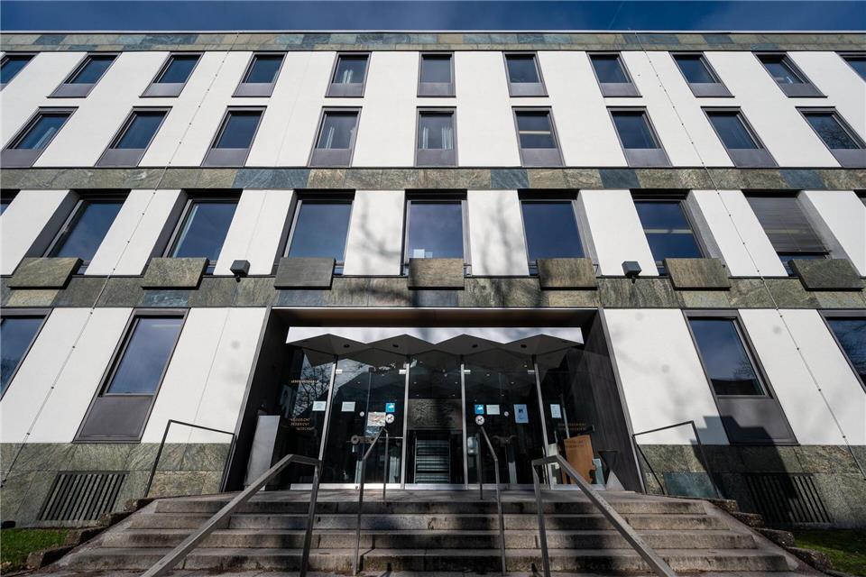 Vor dem Landgericht Weiden beginnt der Prozess im sogenannten Champagner-Fall. (Symbolbild)Armin Weigel/dpa