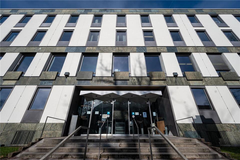 Vor dem Landgericht Weiden beginnt der Prozess im sogenannten Champagner-Fall. (Symbolbild)Armin Weigel/dpa