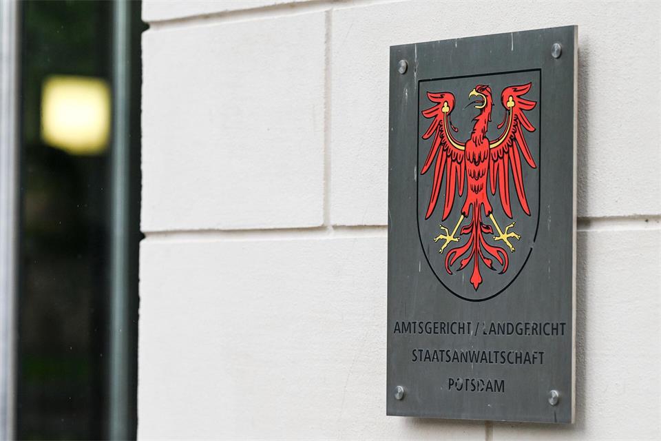 Vor dem Landgericht in Potsdam ist ein Mordprozess gestartet. (Archivbild)Jens Kalaene/dpa