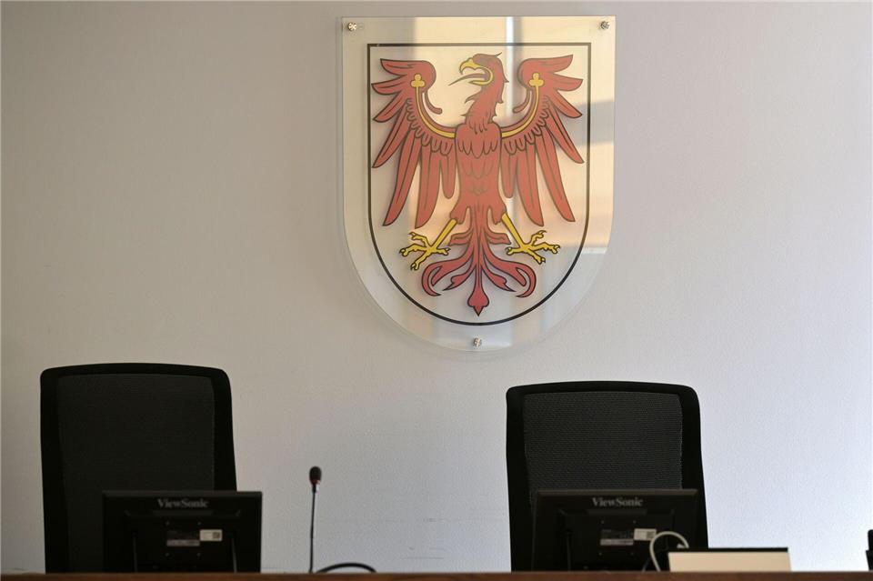 Vor dem Landgericht in Potsdam steht ein Mann wegen einer mutmaßlichen Vergewaltigung vor Gericht. (Symbolbild)Michael Bahlo/dpa