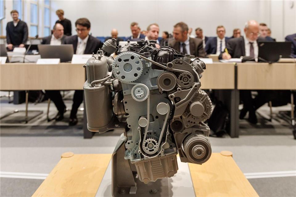 OVG: Abschalteinrichtung bei Diesel-Autos rechtswidrig Vor dem OVG Schleswig wurde über die Genehmigung eines VW-Software-Updates in der Motorsteuerung durch das KBA verhandelt.Markus Scholz/dpa