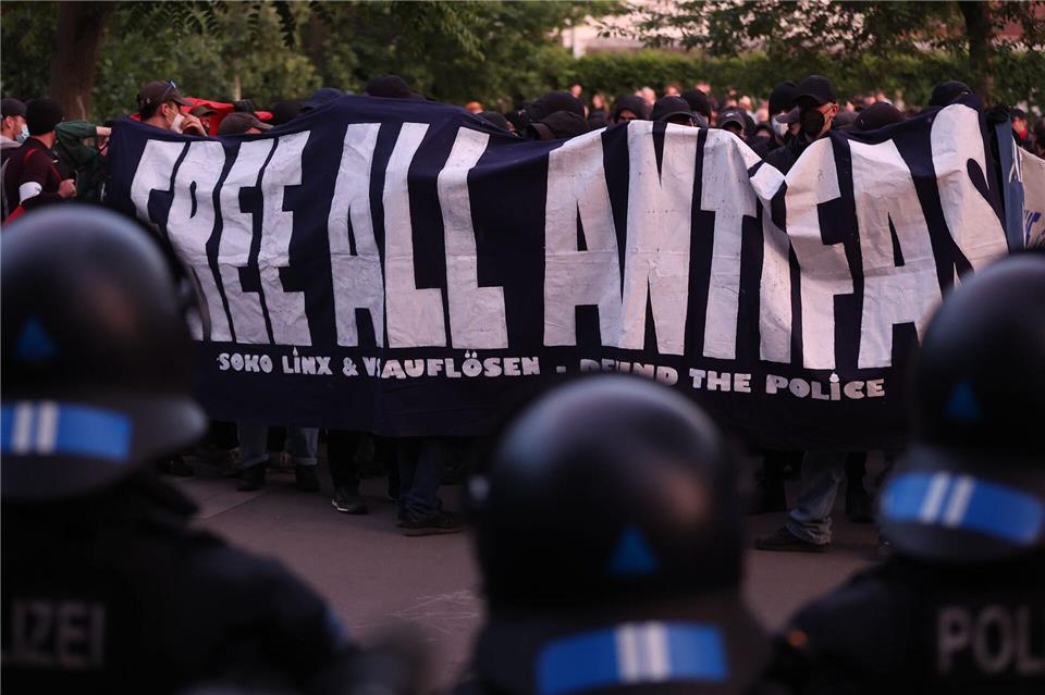 Vor dem Oberlandesgericht Dresden soll gegen weitere Mitglieder einer linksextremistischen Gruppe verhandelt werden. (Archivfoto))Jan Woitas/dpa