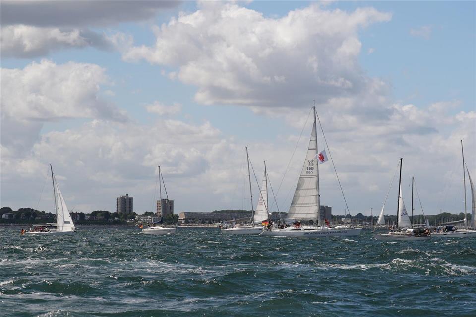 Vor dem Olympiazentrum Schilksee auf der Kieler Förde sollen nach dem Willen der Kieler wieder olympische Segel-Wettbewerbe stattfinden. (Archivbild)Marcus Brandt/dpa