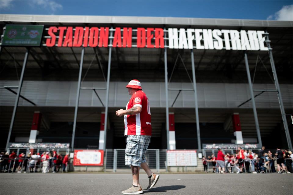 Vor dem Pokalspiel gegen Leipzig wurde der Gästeeingang zubetoniert (Archivbild).Fabian Strauch/dpa
