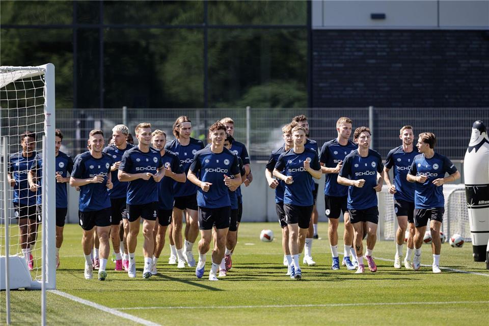Vor dem Start der neuen Saison stehen für die Mannschaft mehrere Testspiele und ein Trainingslager an. David Ebener/dpa