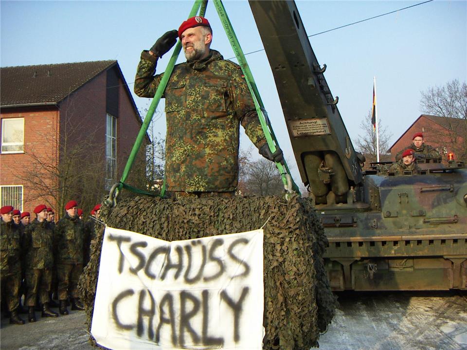 Vor der Kasernenschließung in Borken im Jahr 2005 hieß es auch für Charly Olbing Abschied nehmen.