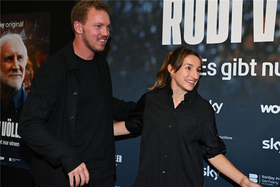 Vor der Nominierung war der Bundestrainer noch bei der Premiere der Völler-Doku. Arne Dedert/dpa