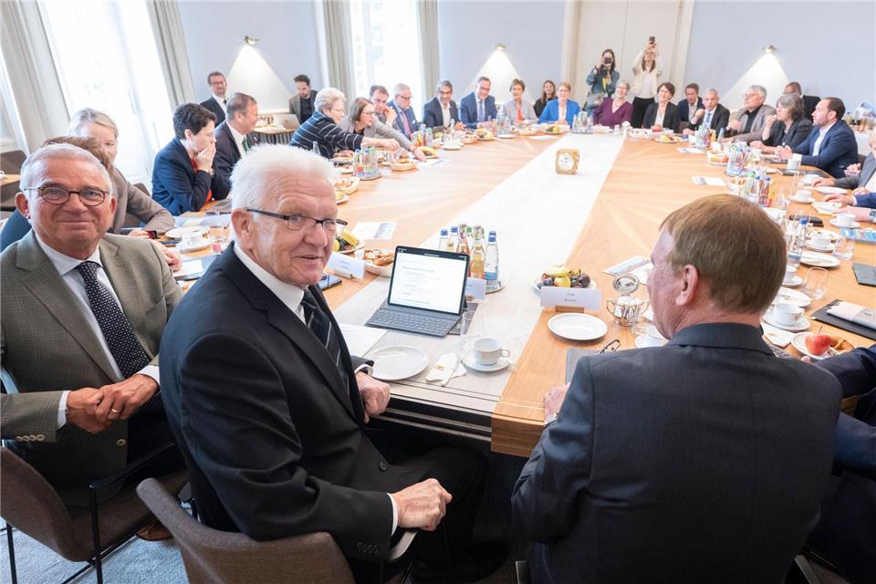 Vor der Pressekonferenz leitete Kretschmann seine letzte Kabinettssitzung.Marijan Murat/dpa