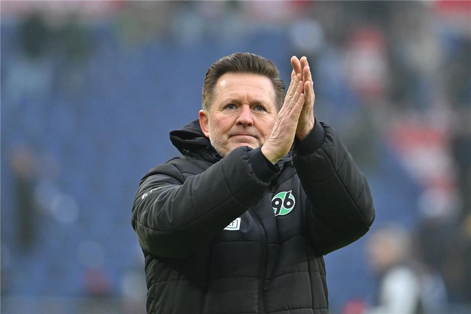 Vor der Rückkehr nach Magdeburg: 96-Trainer Christian Titz.Swen Pförtner/dpa