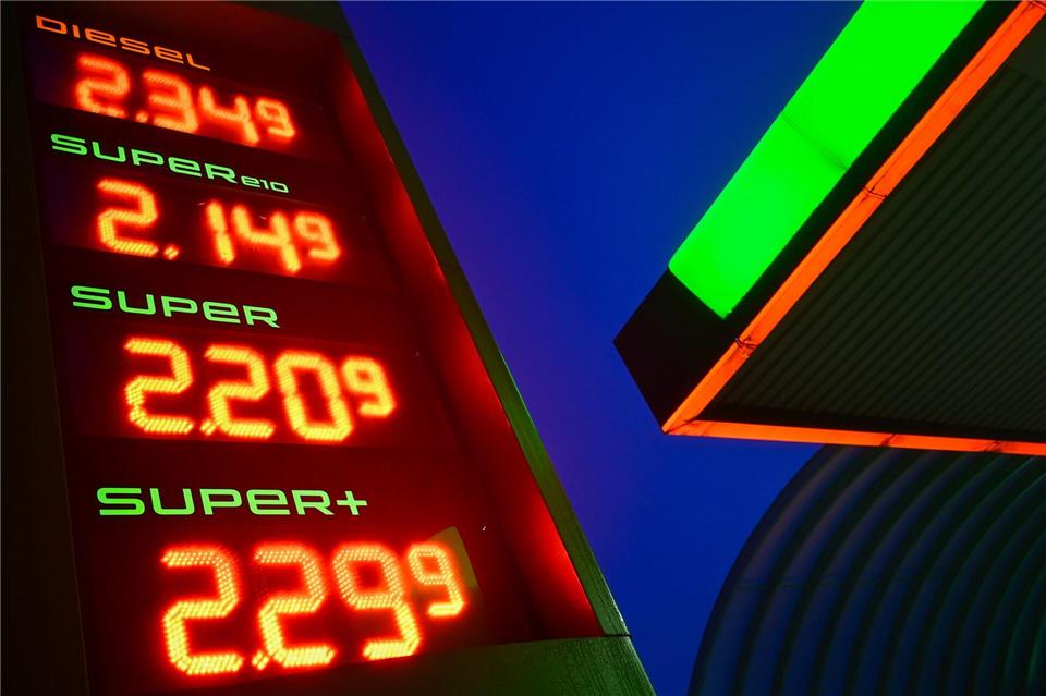 Vor einem Energiepreisgipfel gibt es Forderungen aus der Wirtschaft. (Symbolbild)Sebastian Gollnow/dpa