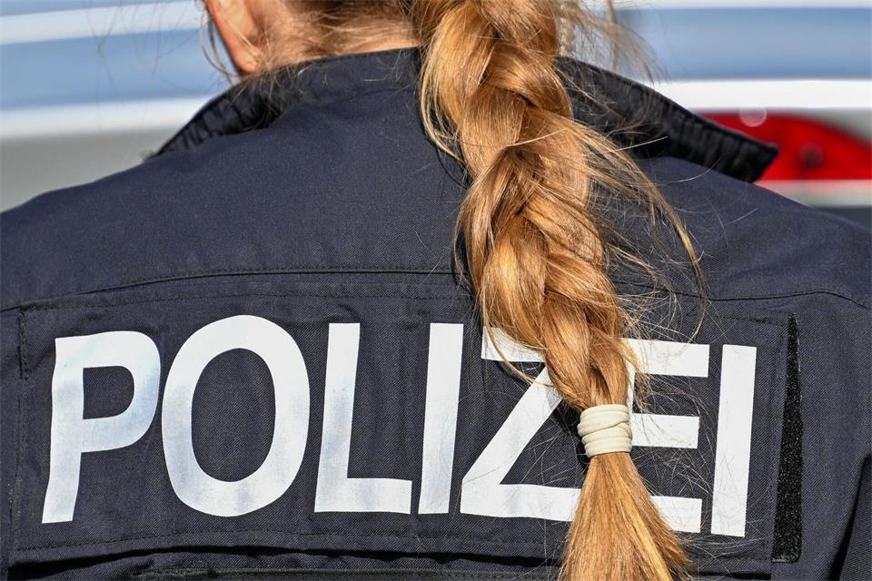 Vor einer Ausbildung bei der Polizei sind einige Hürden zu nehmen. (Symbolbild) Soeren Stache/dpa