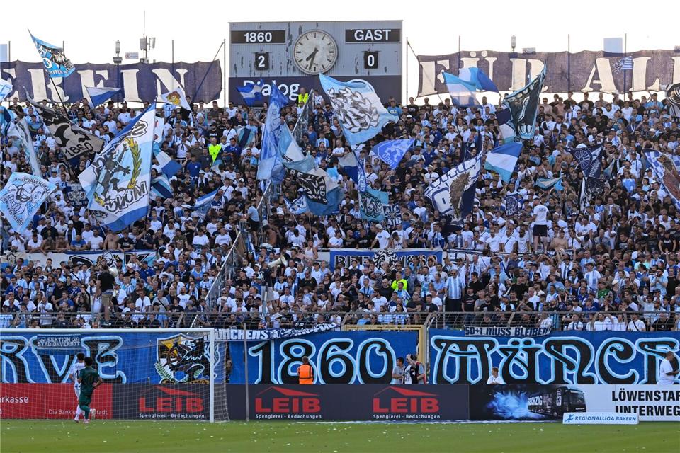 Vor frenetischen Fans im Grünwalder Stadion reichte eine 2:0-Führung nicht für 1860.Sven Hoppe/dpa