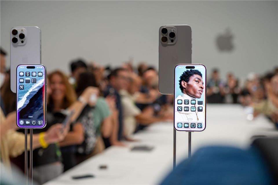Vor genau einem Jahr stellte Apple die iPhone-16-Serie vor. (Archivbild) Andrej Sokolow/dpa