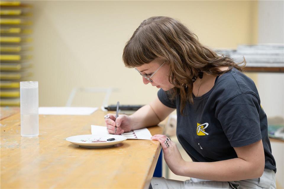 Vor ihrer Ausbildung hat Paulina Ließner einen Freiwilligendienst in der Denkmalpflege gemacht.Sebastian Kahnert/dpa