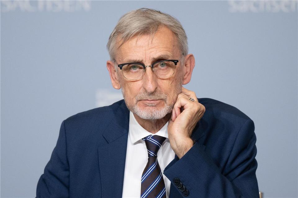 Vor knapp einem Jahr legte Innenminister Armin Schuster den Leitfaden dem  Kabinett vor. (Archivbild)Sebastian Kahnert/dpa