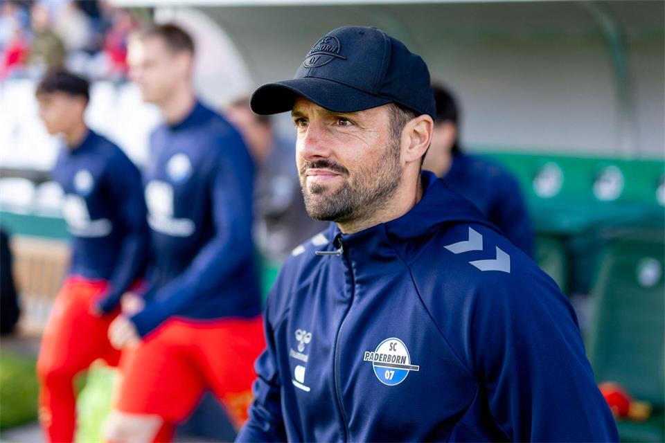 Vor seinem Bundesliga-Debüt als Trainer: Ralf Kettemann vom SC Paderborn 07. Philipp Szyza/dpa