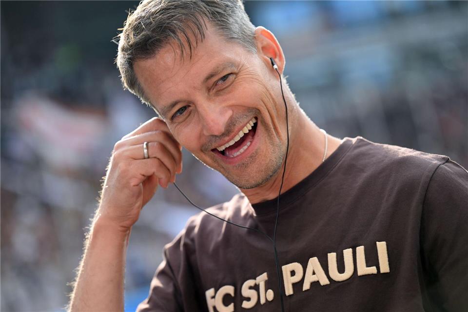 Vor seinem ersten Hamburger Stadtderby: FC St. Paulis Cheftrainer Alexander Blessin (Archivbild)Sina Schuldt/dpa
