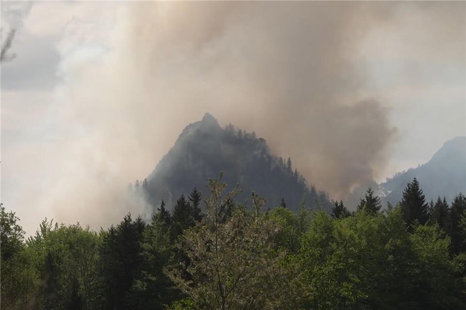 Vor wenigen Tagen hingen dichte Rauchwolken über dem Berg.Gabriel Neumayr/dpa