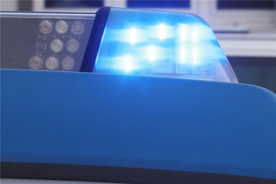 Betrunkener bedroht Passanten mit Machete Vor zwei Wochen bedrohte der Mann Polizisten mit einem Messer. (Symbolbild)Bodo Schackow/dpa
