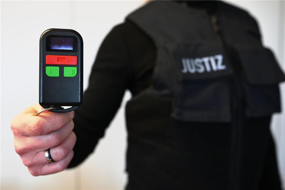 Voraussichtlich ab März sind über die Notrufpager der Gerichtsvollzieher auch Tonaufnahmen möglich.Martin Schutt/dpa